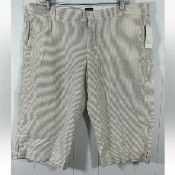 NWT Gap Women's Pinstripe Casual Bermuda Shorts Cropped Straight Low waist - Picture 1 of 7
